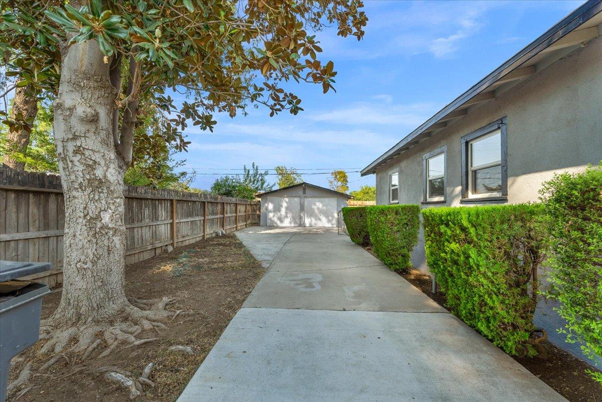 1905 N Vagedes, Fresno, CA 93705