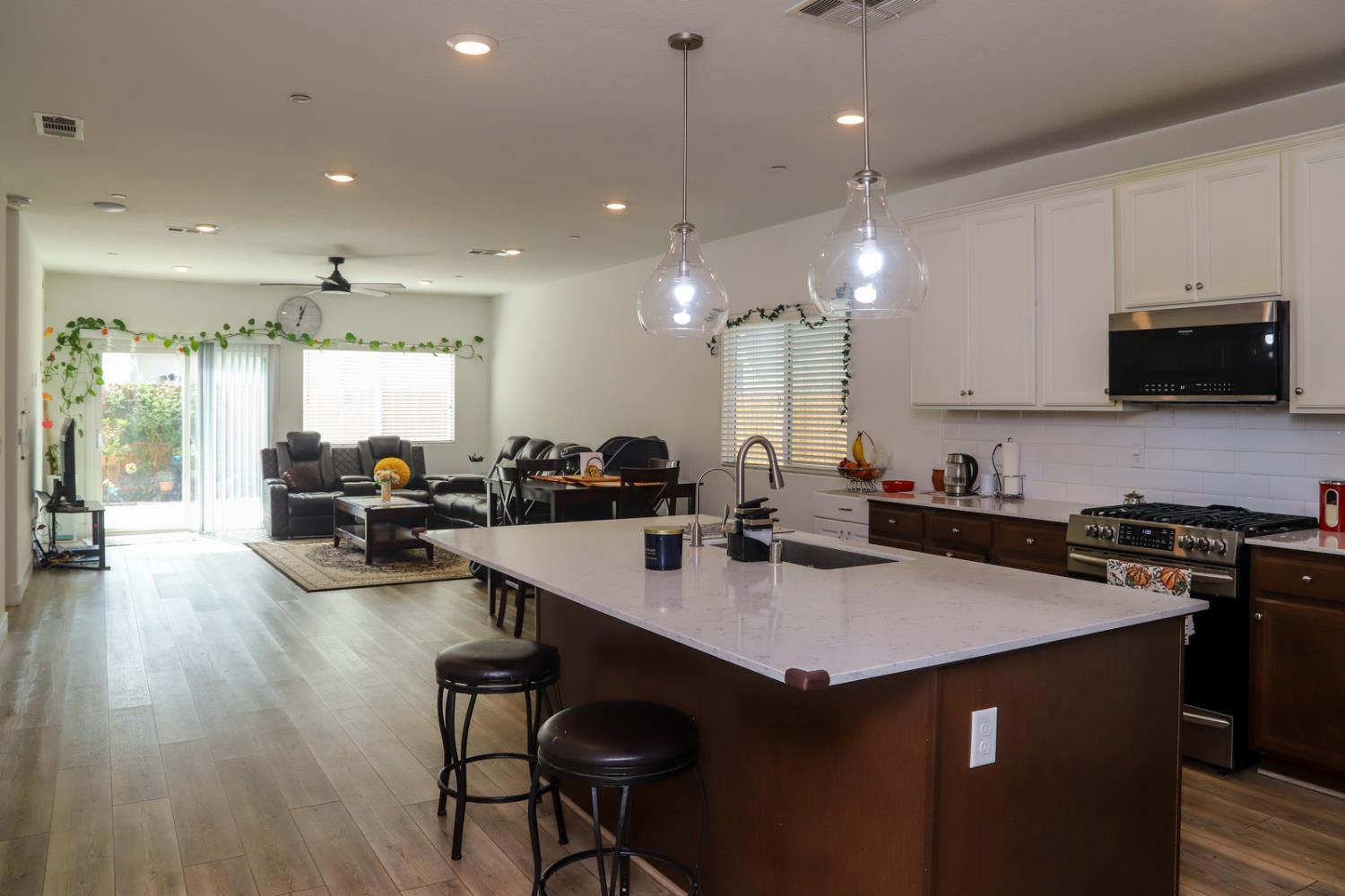 7099 W Whitman Ave, Fresno, CA 93723