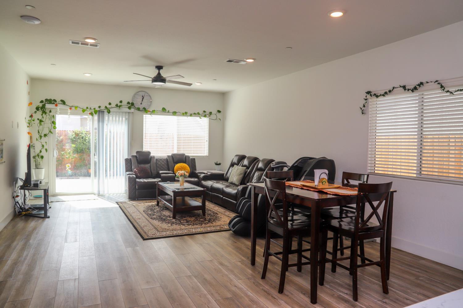 7099 W Whitman Ave, Fresno, CA 93723