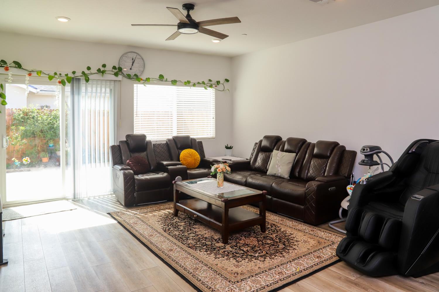 7099 W Whitman Ave, Fresno, CA 93723