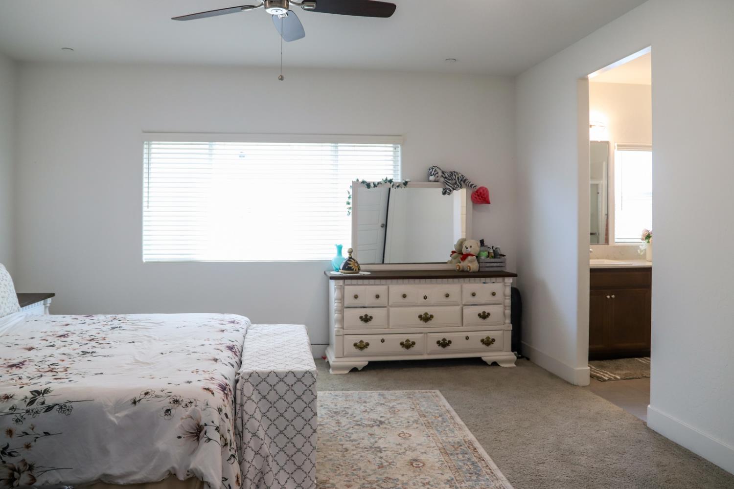 7099 W Whitman Ave, Fresno, CA 93723