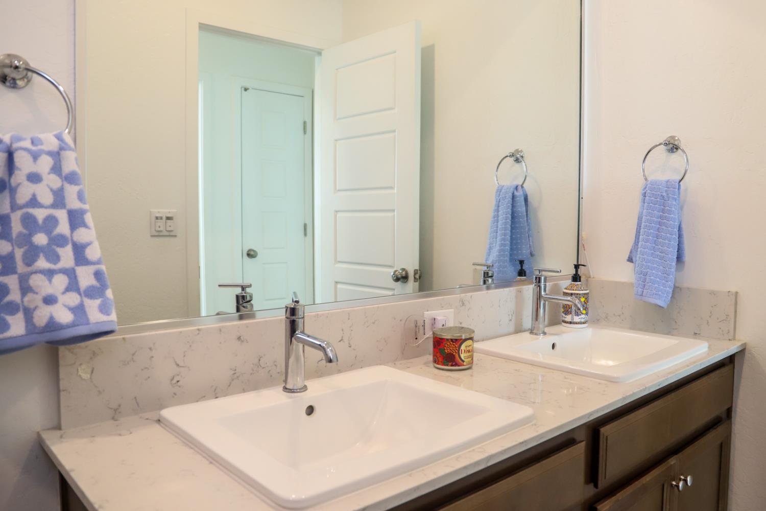7099 W Whitman Ave, Fresno, CA 93723