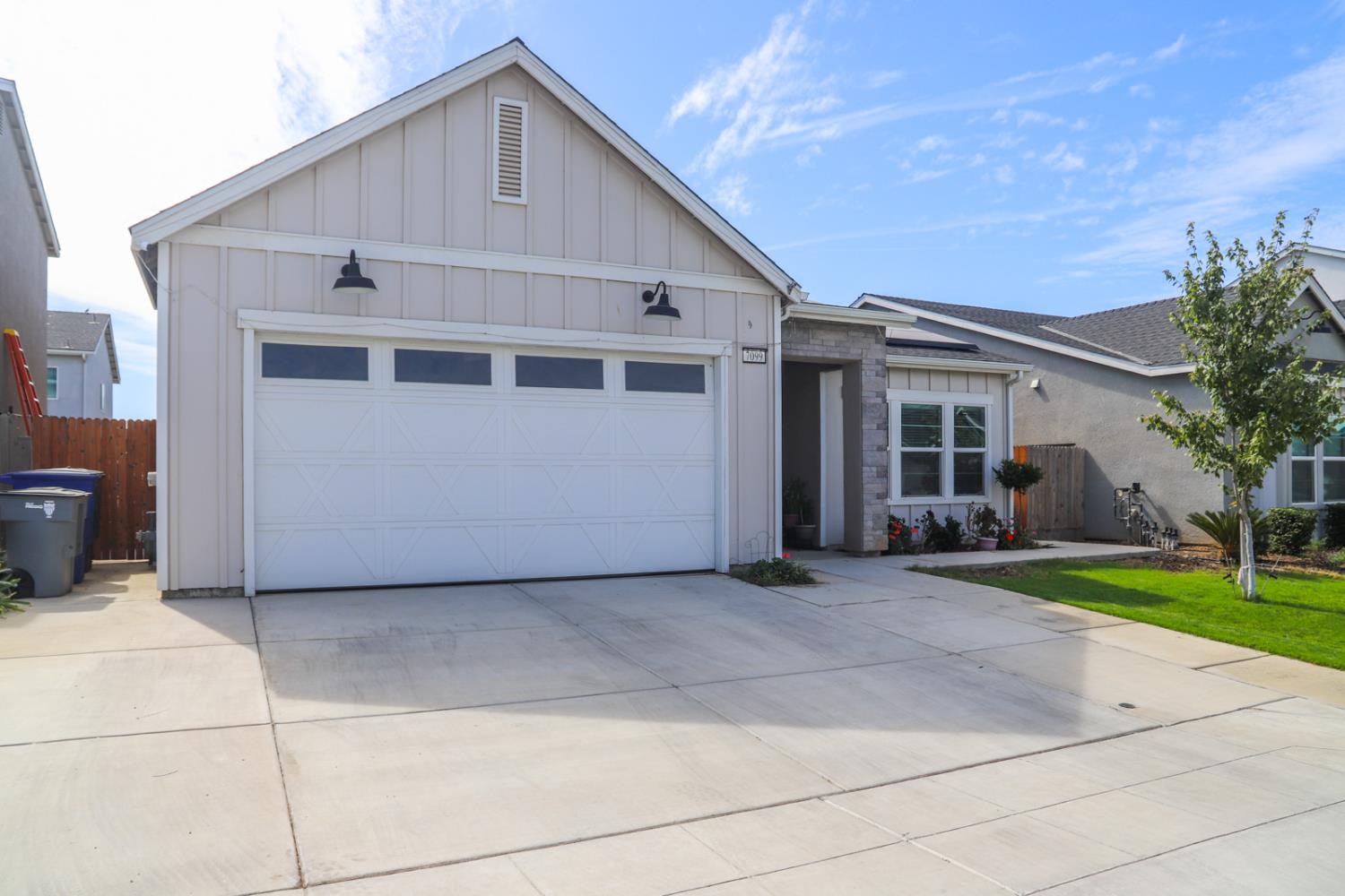 7099 W Whitman Ave, Fresno, CA 93723