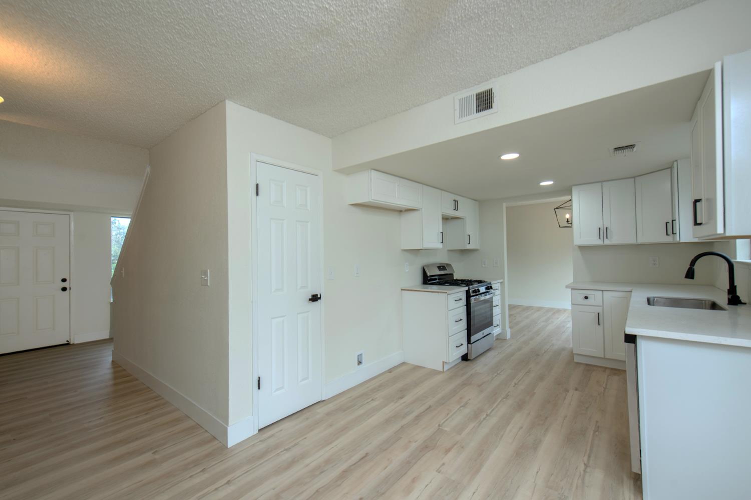 4386 Magill Ave, Fresno, CA 93722