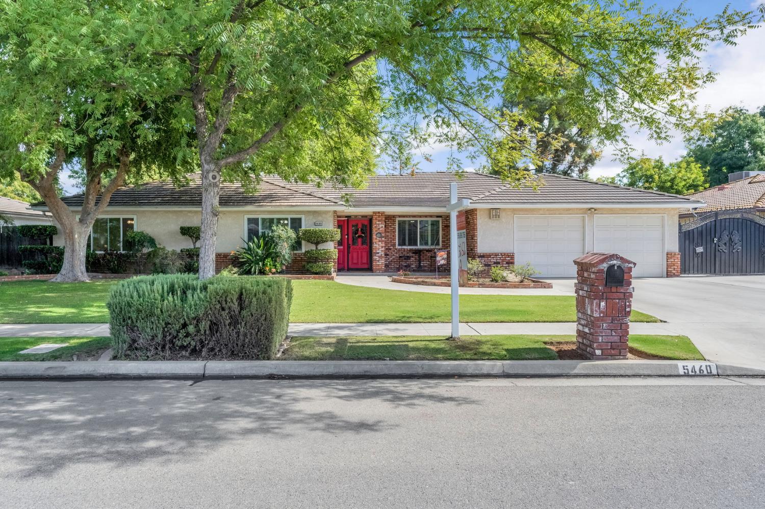 5460 N Blosser Ave, Fresno, CA 93711