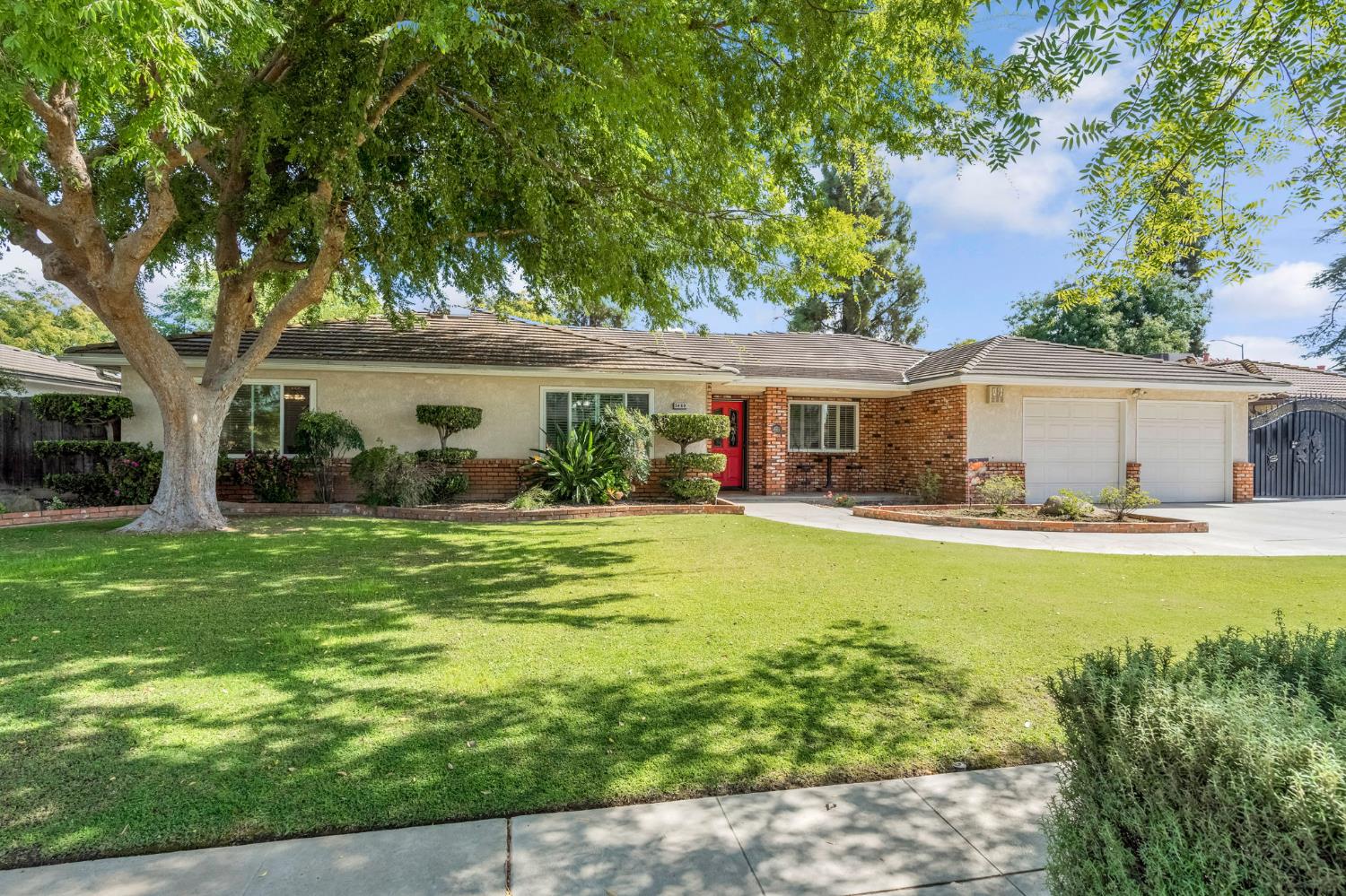 5460 N Blosser Ave, Fresno, CA 93711