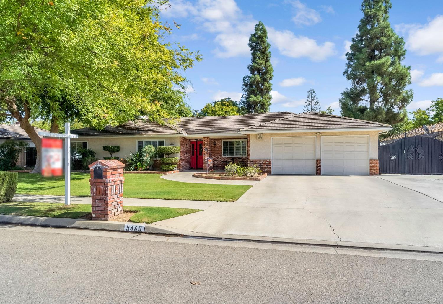 5460 N Blosser Ave, Fresno, CA 93711