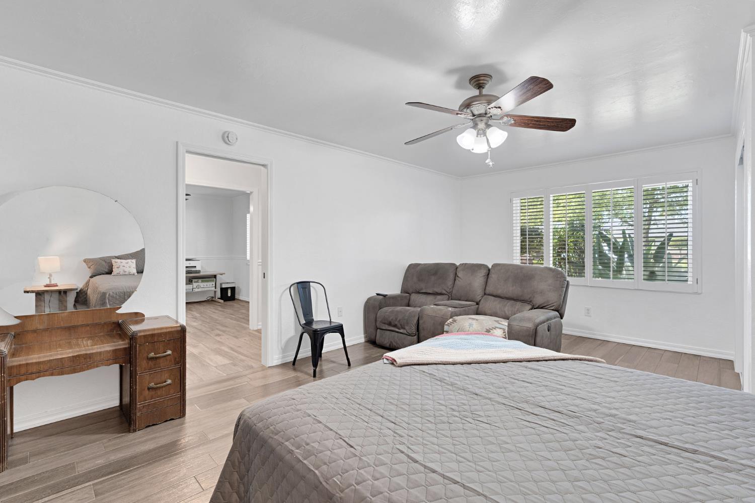 5460 N Blosser Ave, Fresno, CA 93711