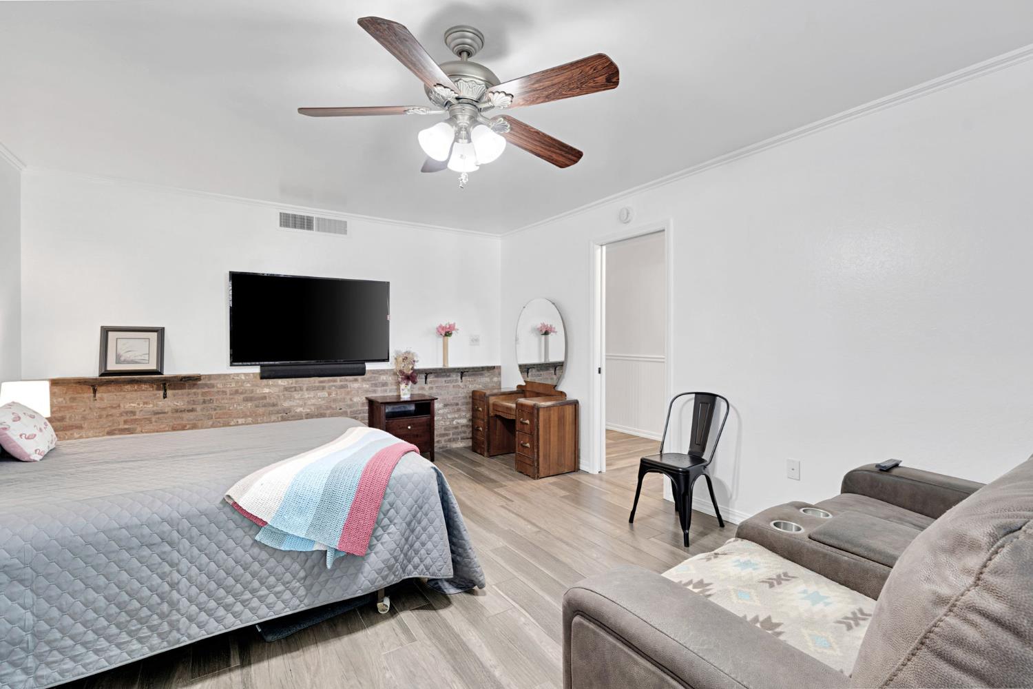 5460 N Blosser Ave, Fresno, CA 93711