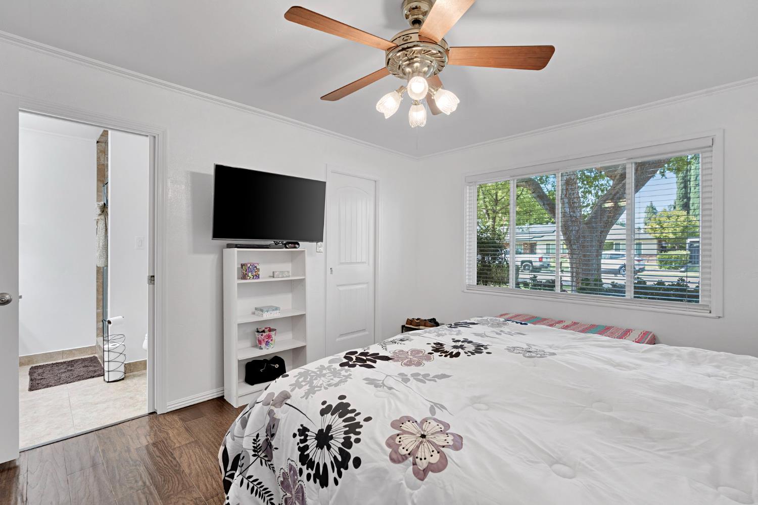 5460 N Blosser Ave, Fresno, CA 93711