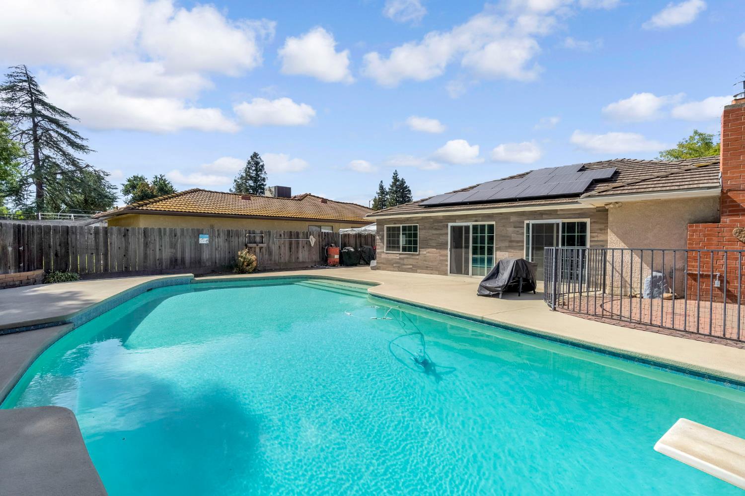 5460 N Blosser Ave, Fresno, CA 93711