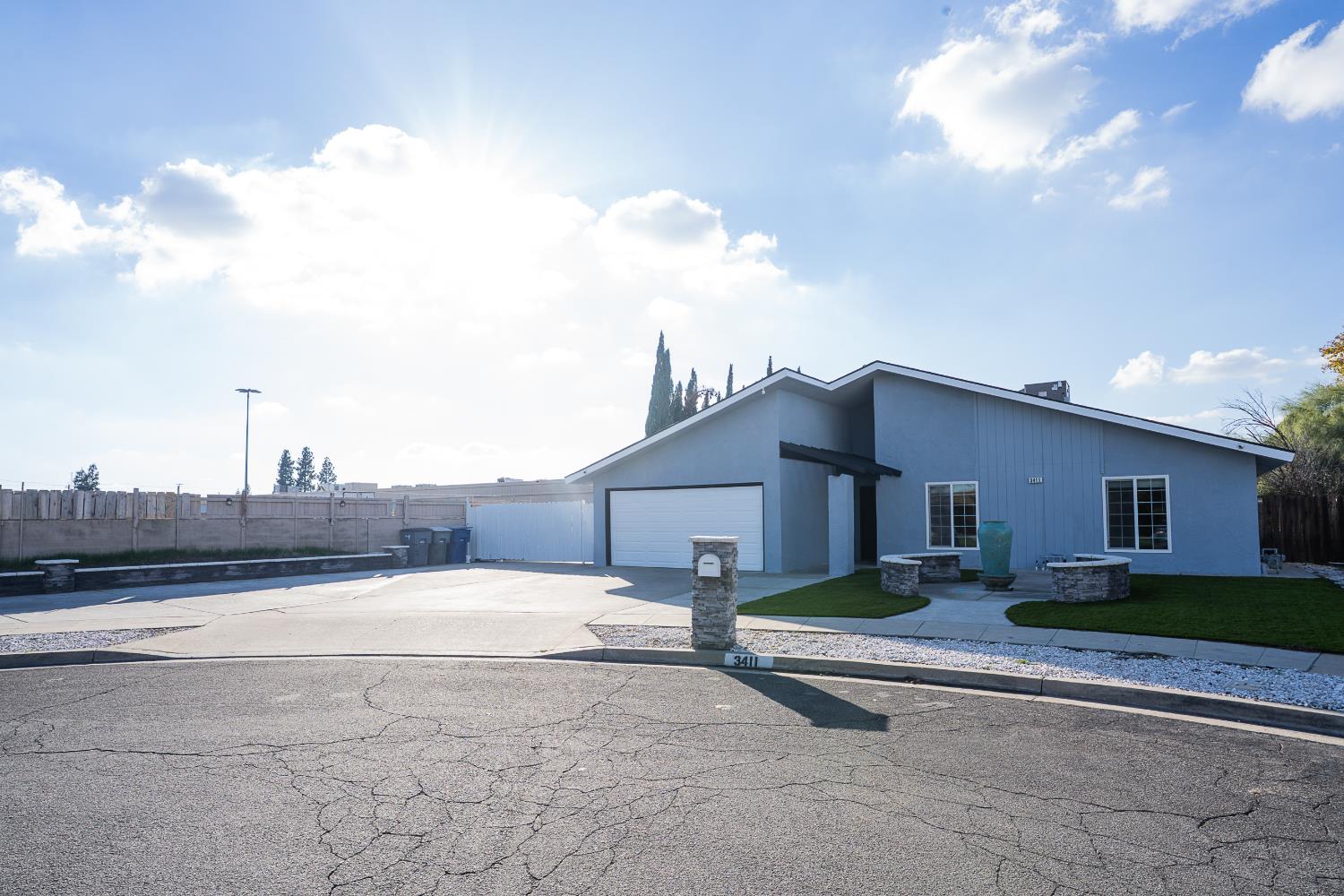 3411 N 3Rd St, Fresno, CA 93726