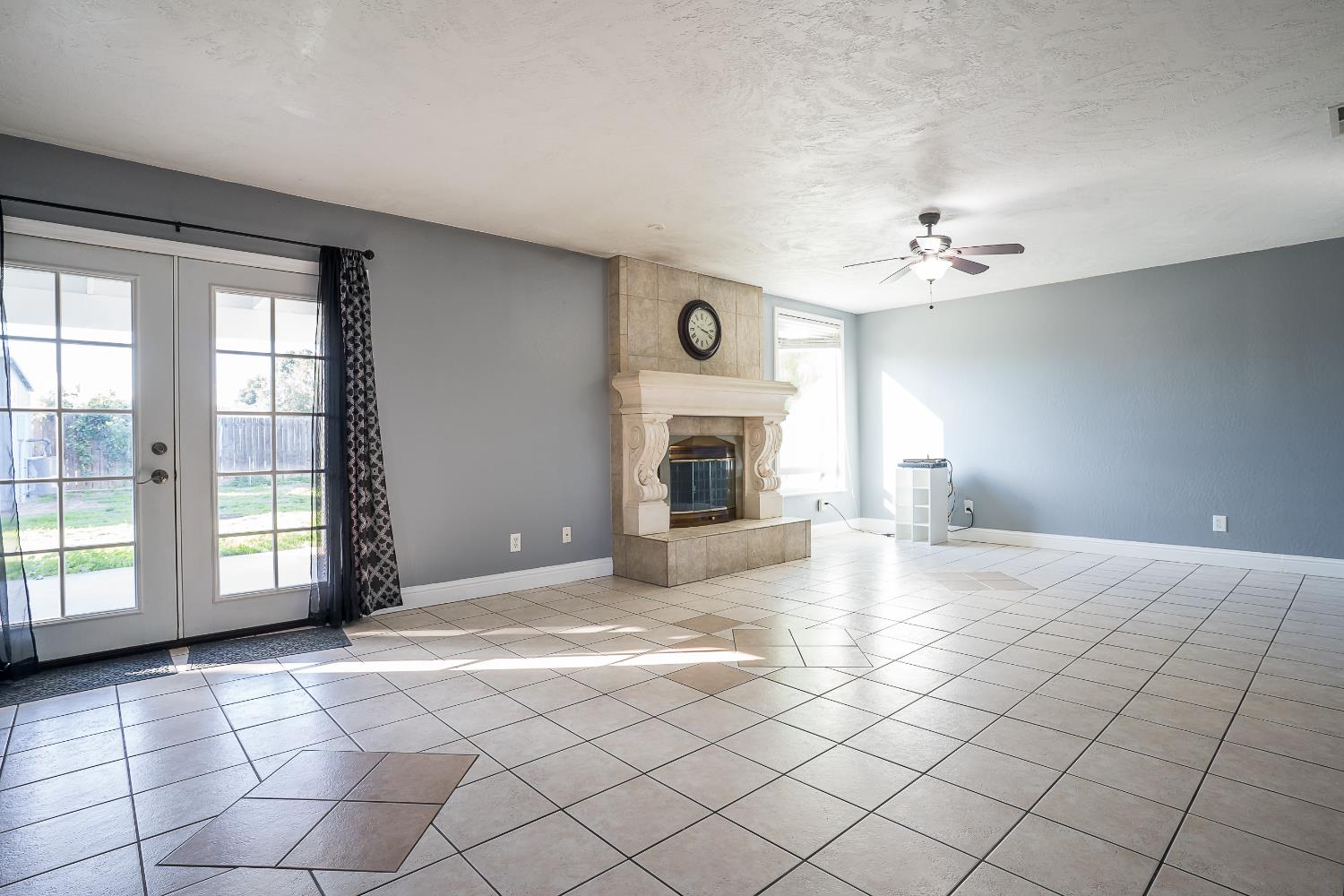 3411 N 3Rd St, Fresno, CA 93726