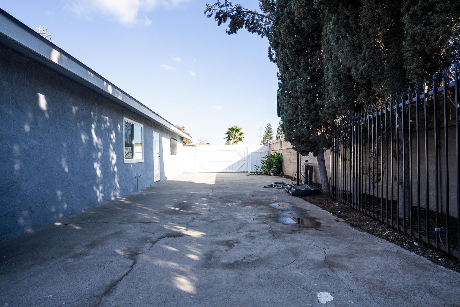 3411 N 3Rd St, Fresno, CA 93726