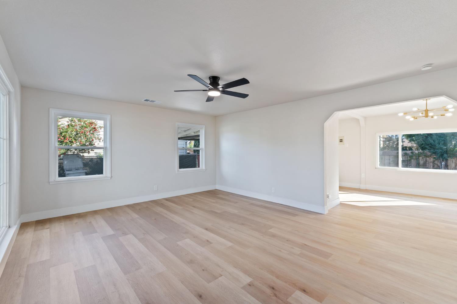 3226 Circle Ct W, Fresno, CA 93703