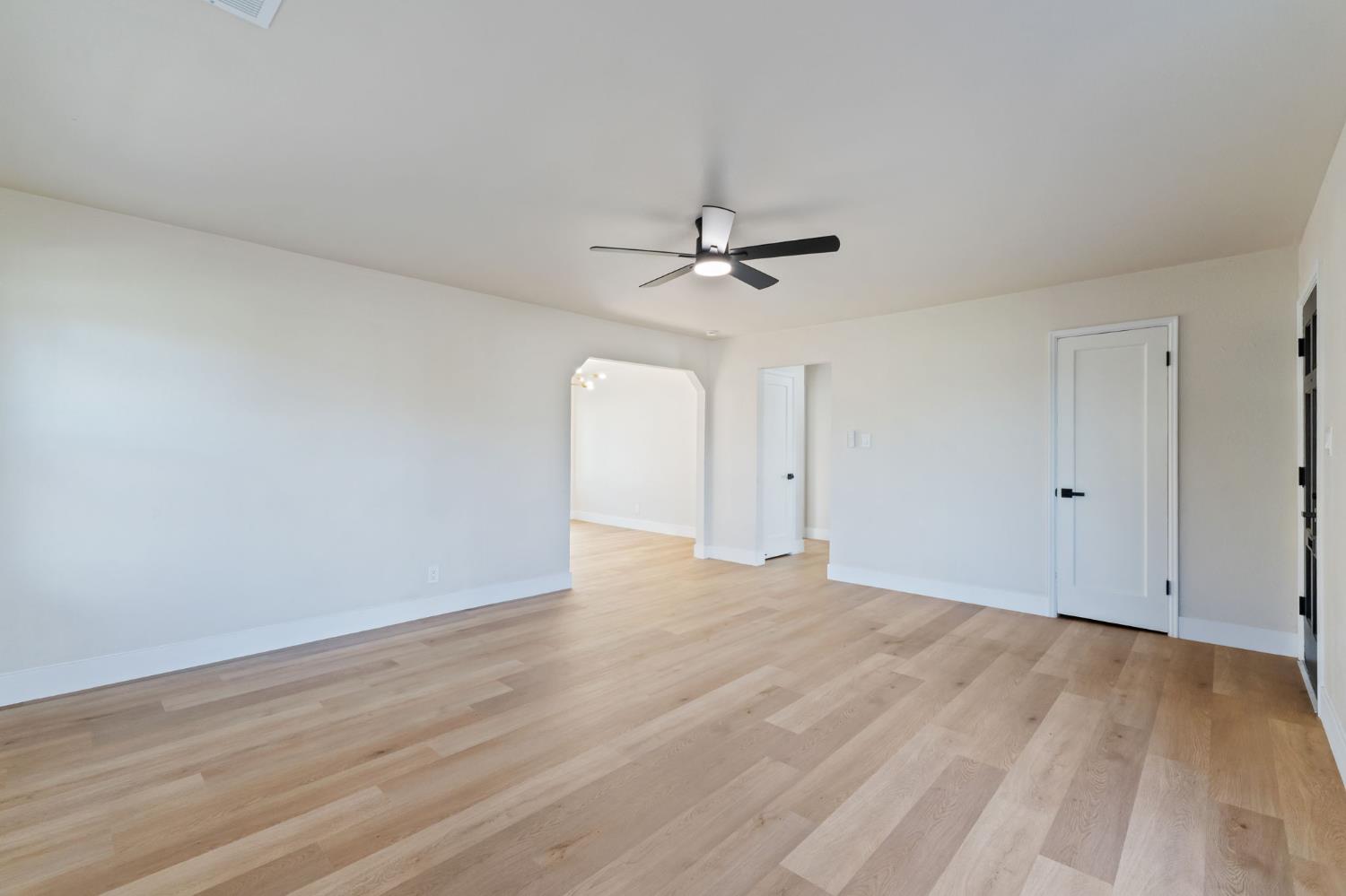 3226 Circle Ct W, Fresno, CA 93703