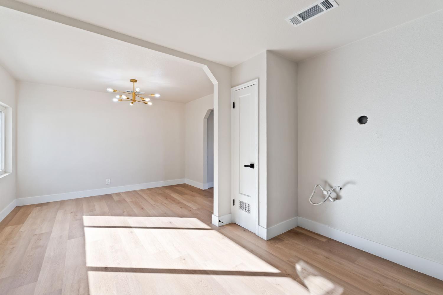 3226 Circle Ct W, Fresno, CA 93703