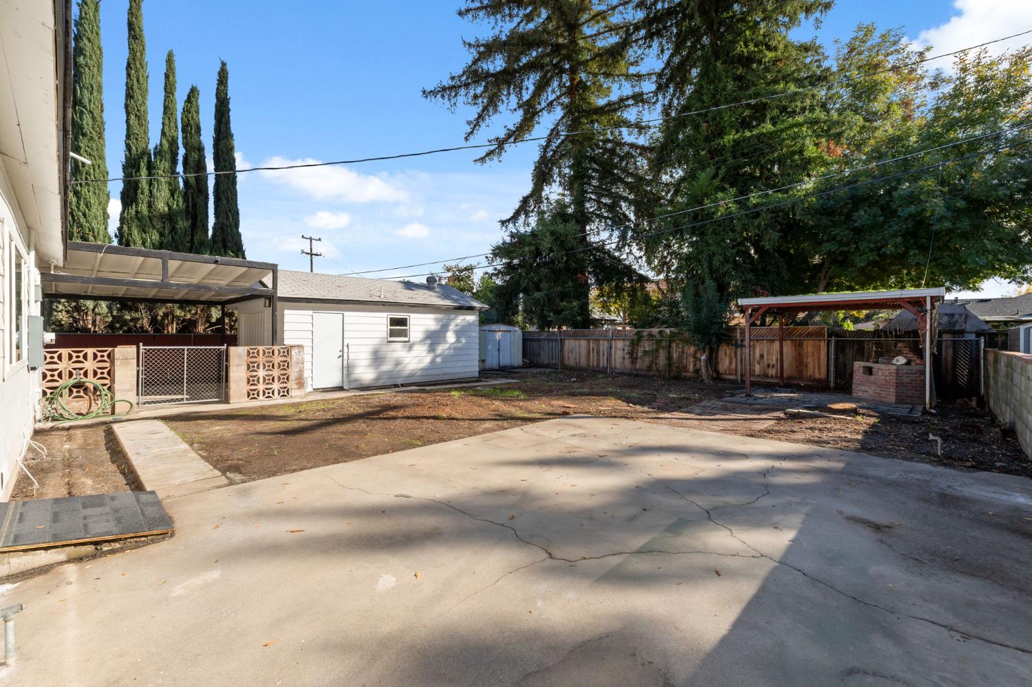 3226 Circle Ct W, Fresno, CA 93703