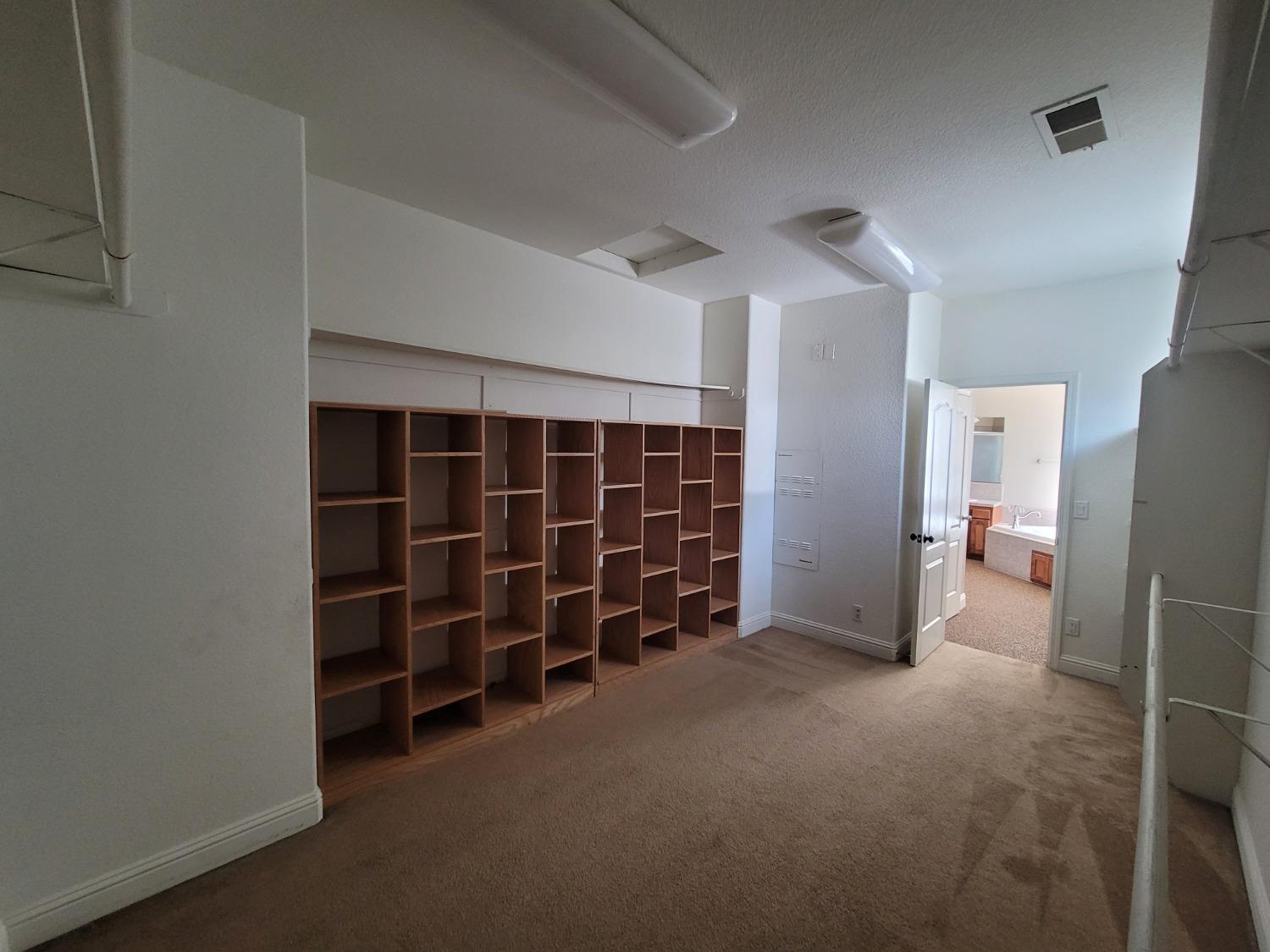 6587 W Wrenwood Ln, Fresno, CA 93723