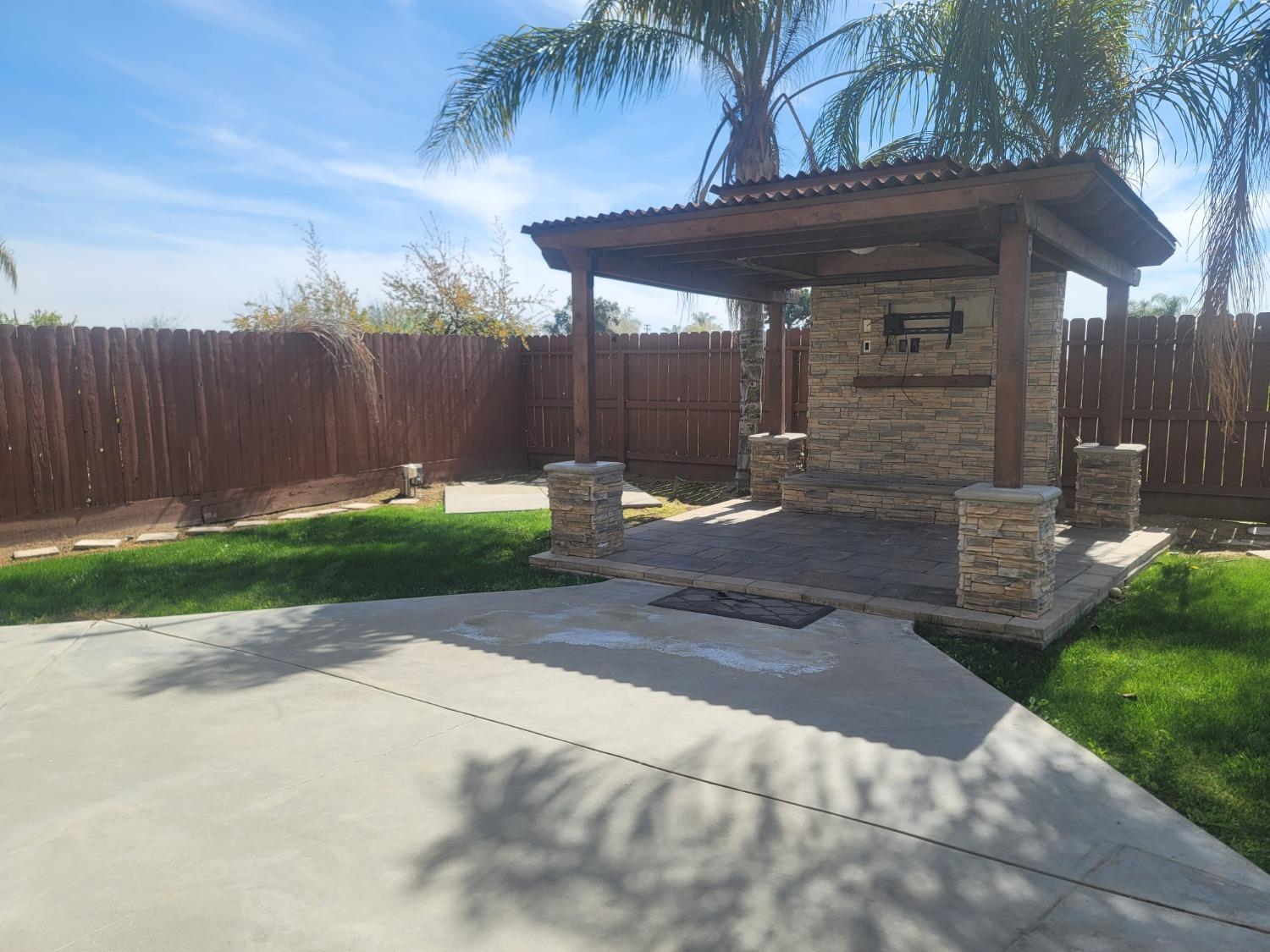 6587 W Wrenwood Ln, Fresno, CA 93723