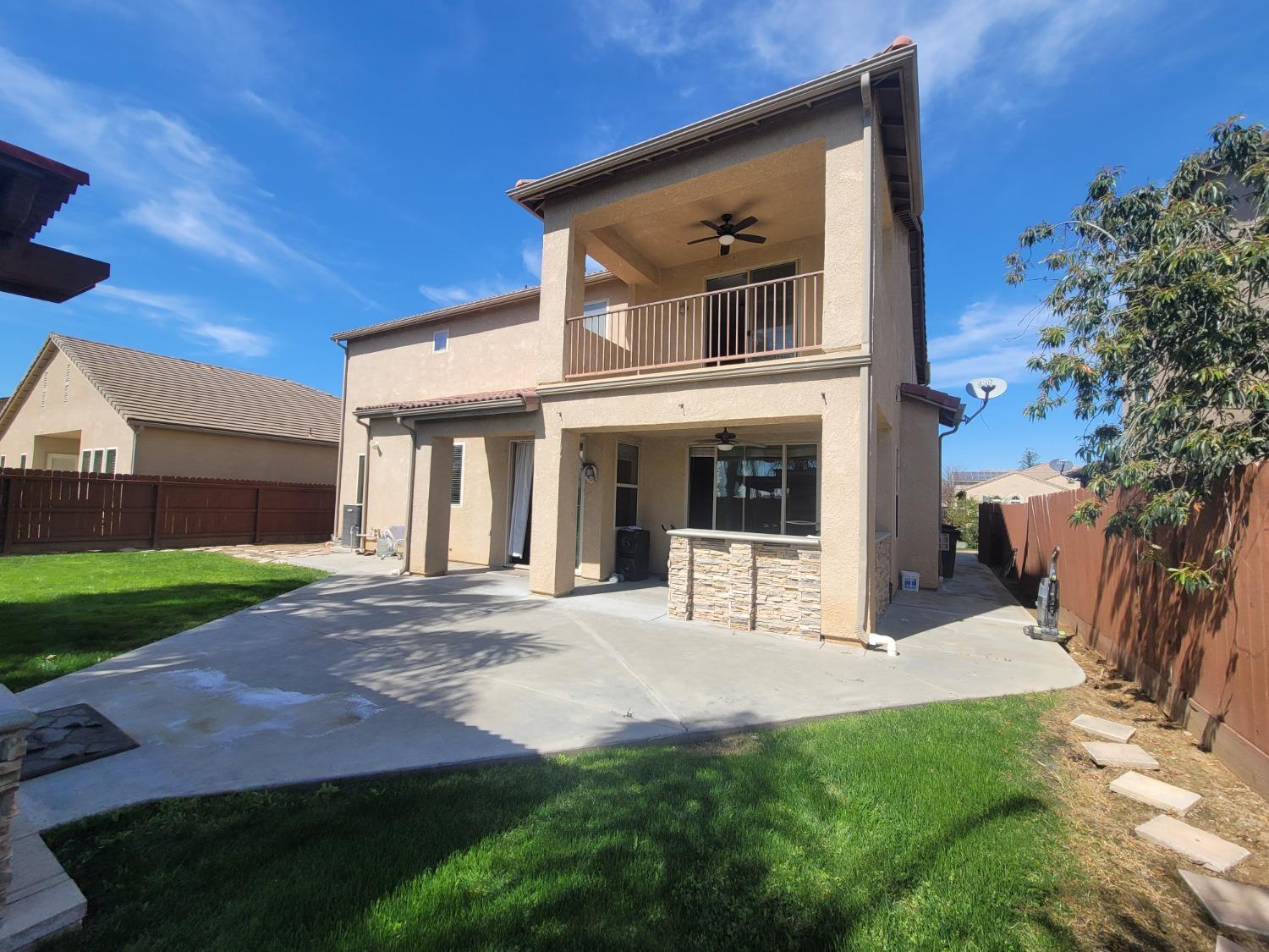 6587 W Wrenwood Ln, Fresno, CA 93723