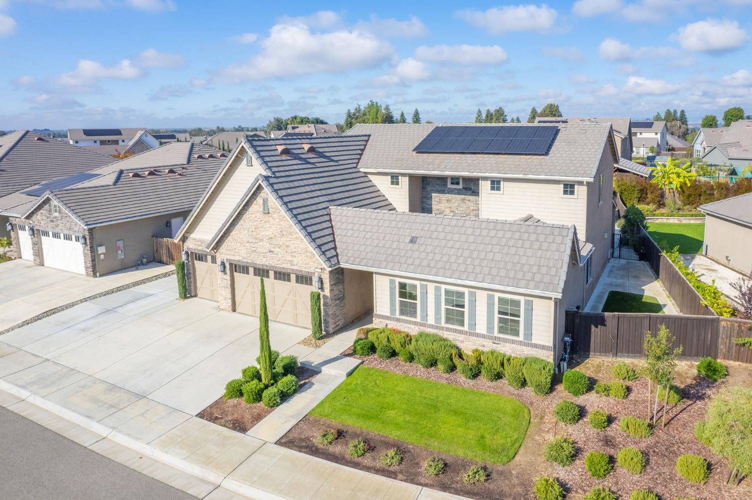 2468 E Kynzlee Ave, Fresno, CA 93730