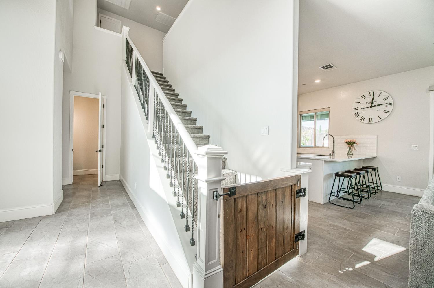 2468 E Kynzlee Ave, Fresno, CA 93730