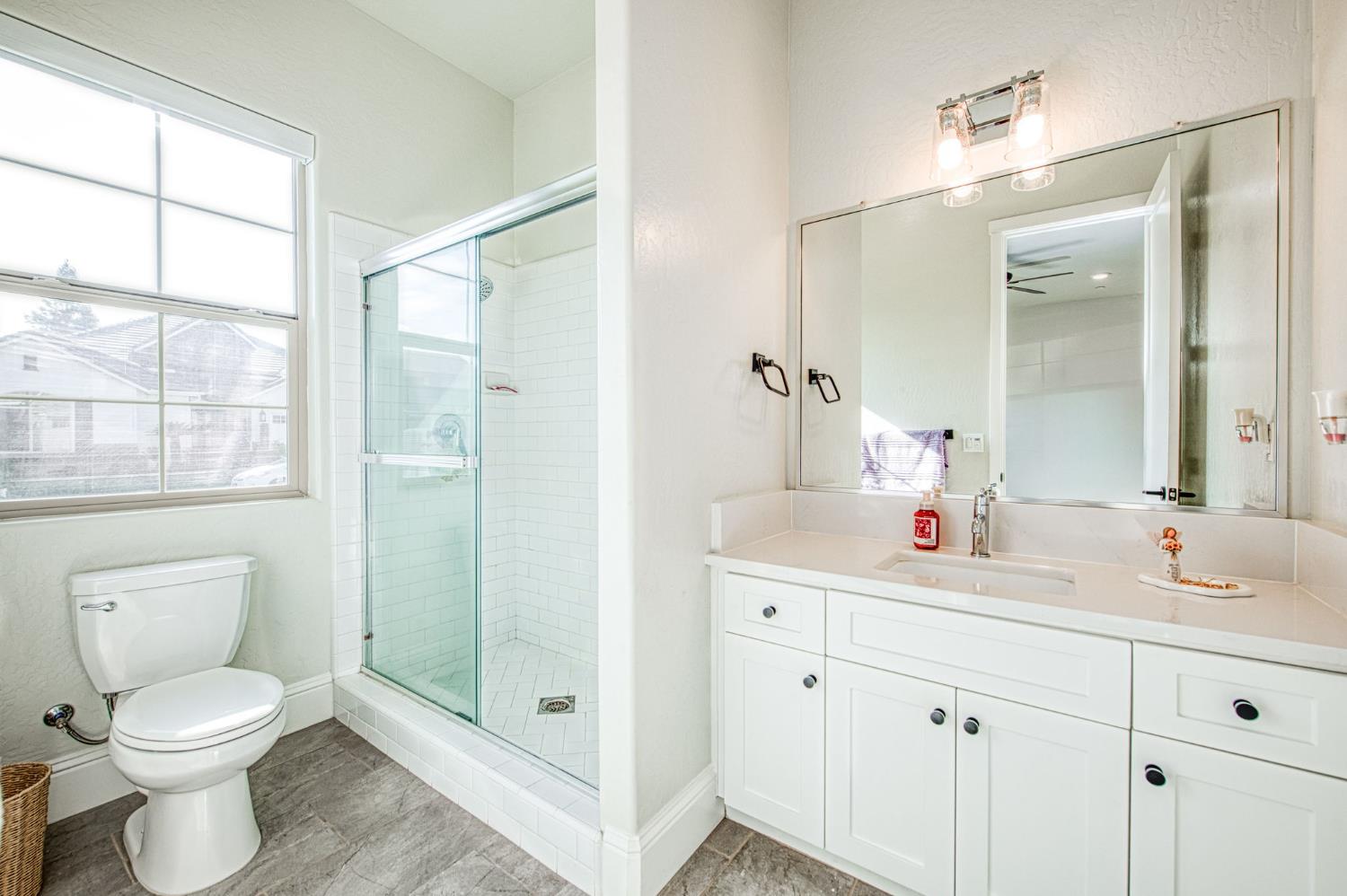 2468 E Kynzlee Ave, Fresno, CA 93730