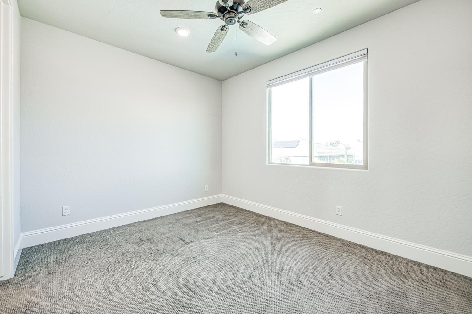 2468 E Kynzlee Ave, Fresno, CA 93730