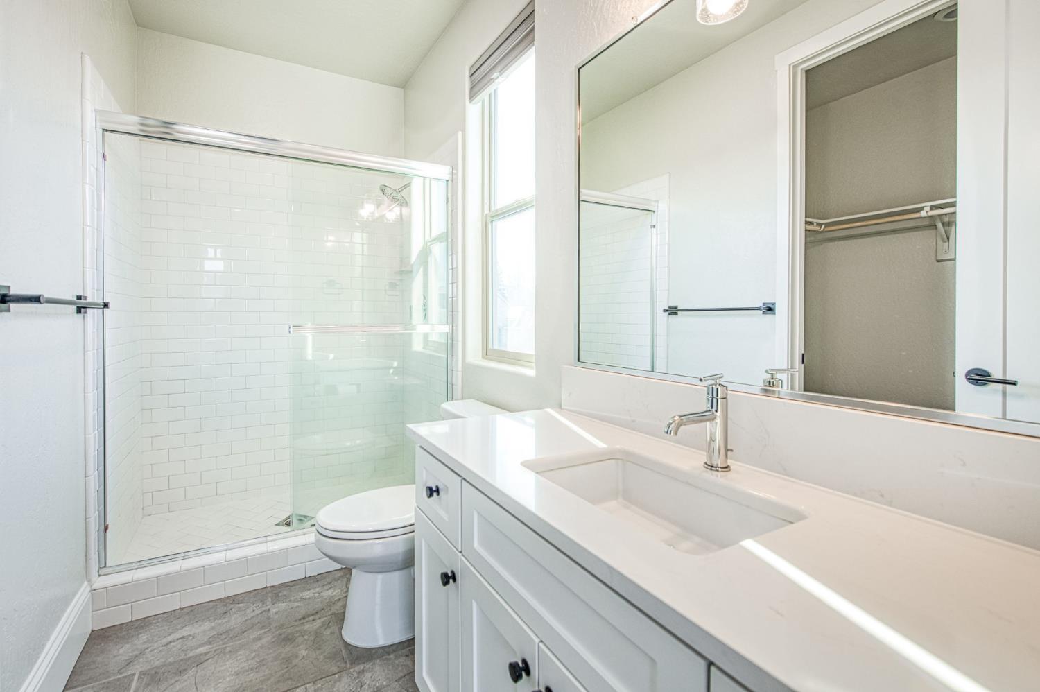 2468 E Kynzlee Ave, Fresno, CA 93730