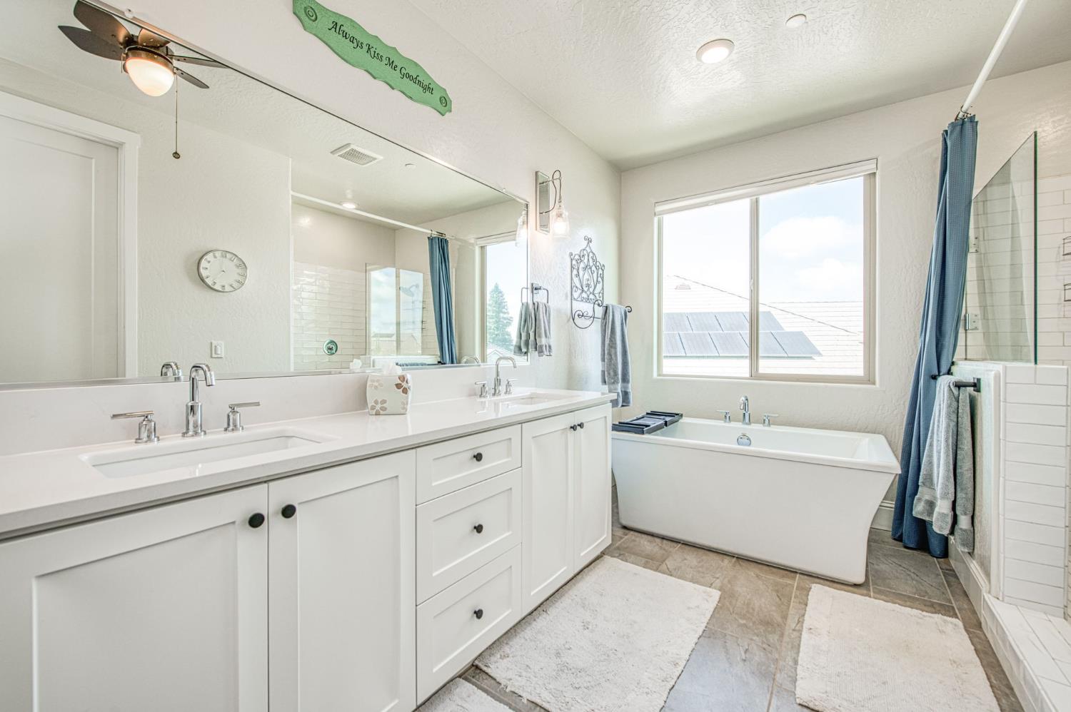 2468 E Kynzlee Ave, Fresno, CA 93730