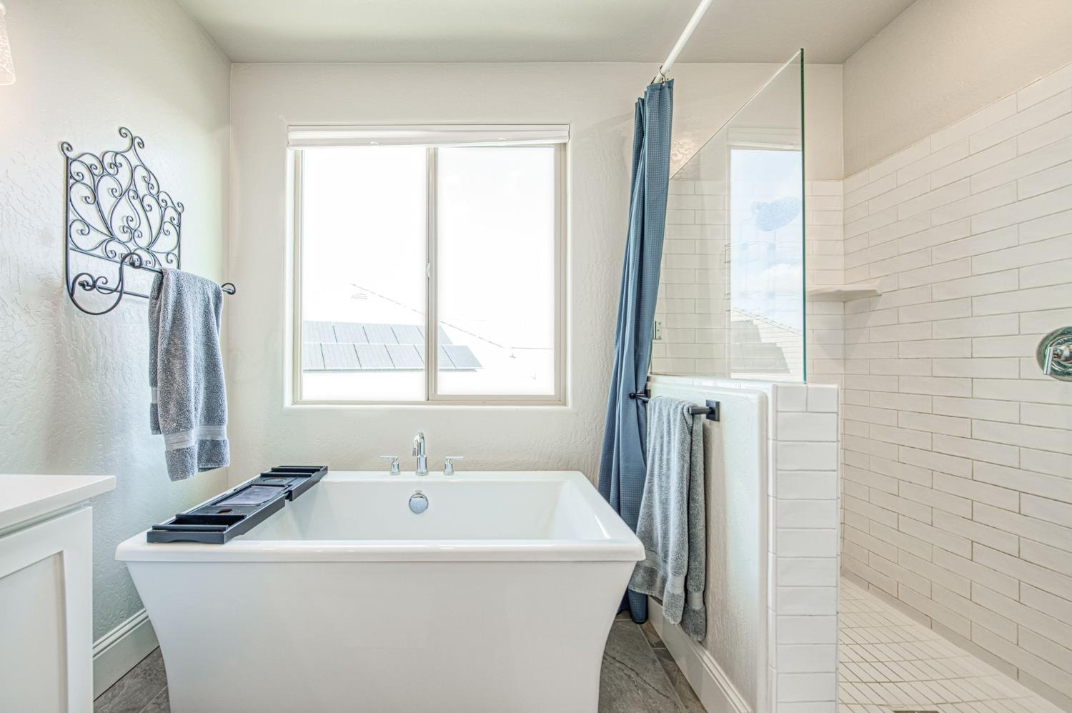 2468 E Kynzlee Ave, Fresno, CA 93730