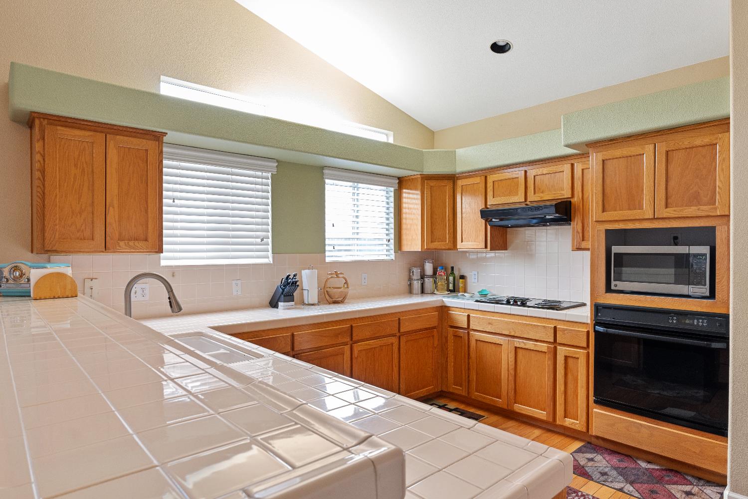 2302 E Rush Ave, Fresno, CA 93730