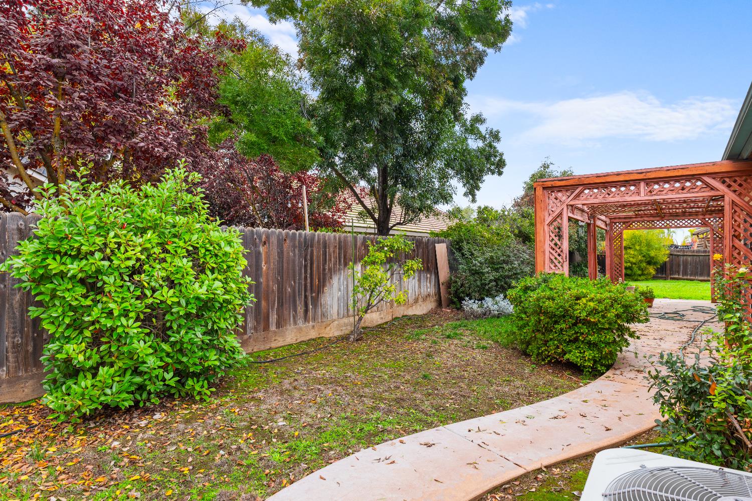 2302 E Rush Ave, Fresno, CA 93730