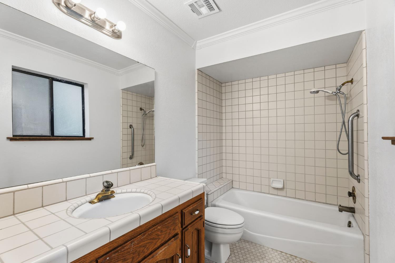 7442 N Tahan Ave, Fresno, CA 93711