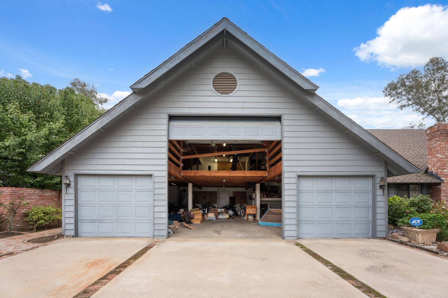 7442 N Tahan Ave, Fresno, CA 93711