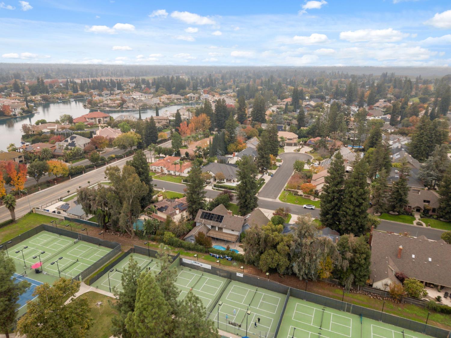 7442 N Tahan Ave, Fresno, CA 93711