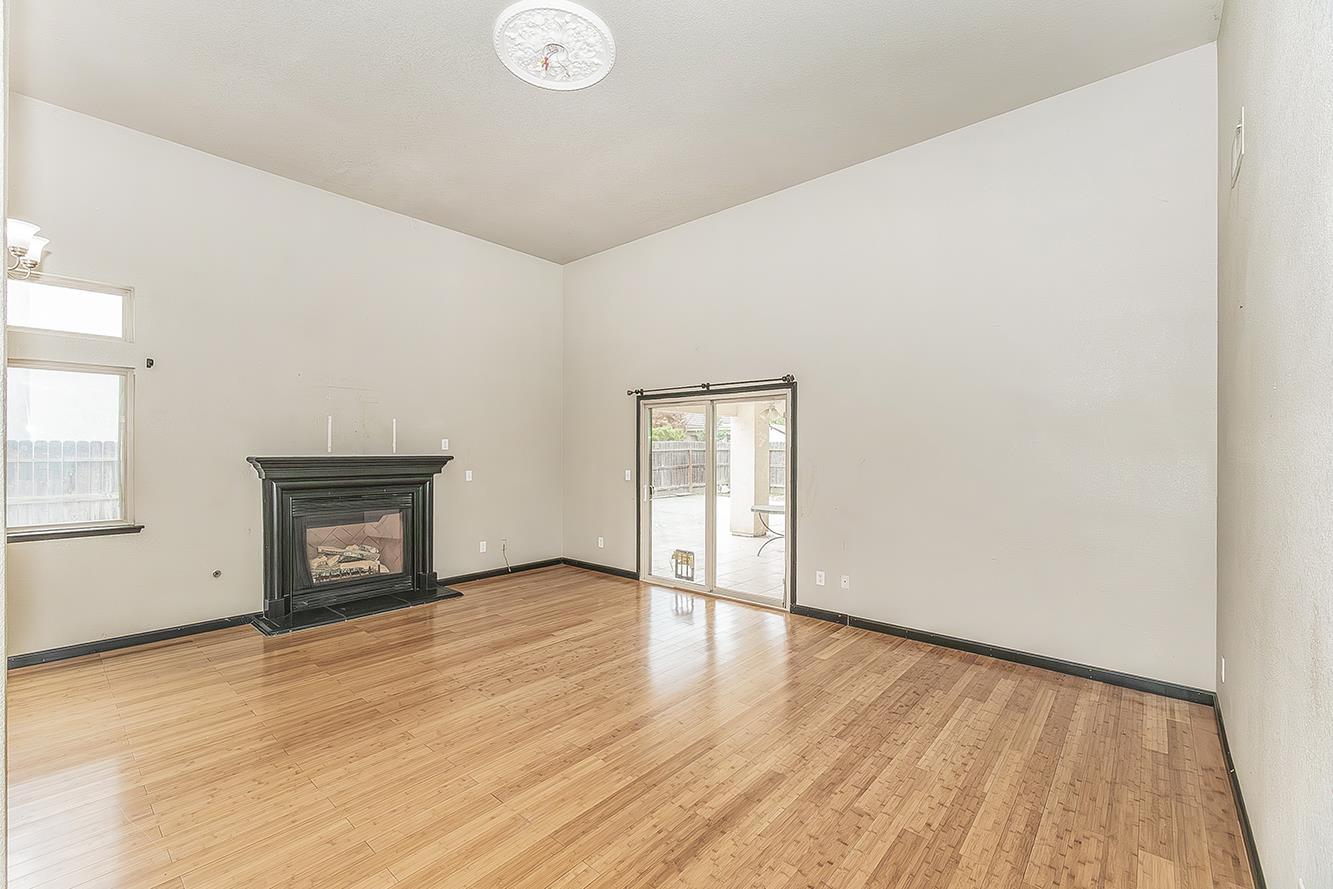 2829 E Decatur Ave, Fresno, CA 93720