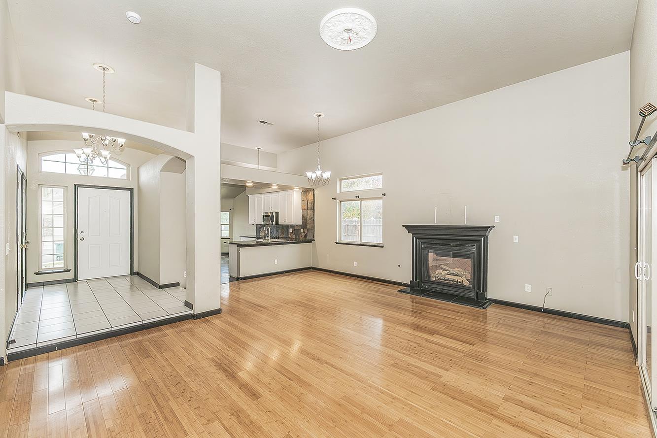 2829 E Decatur Ave, Fresno, CA 93720