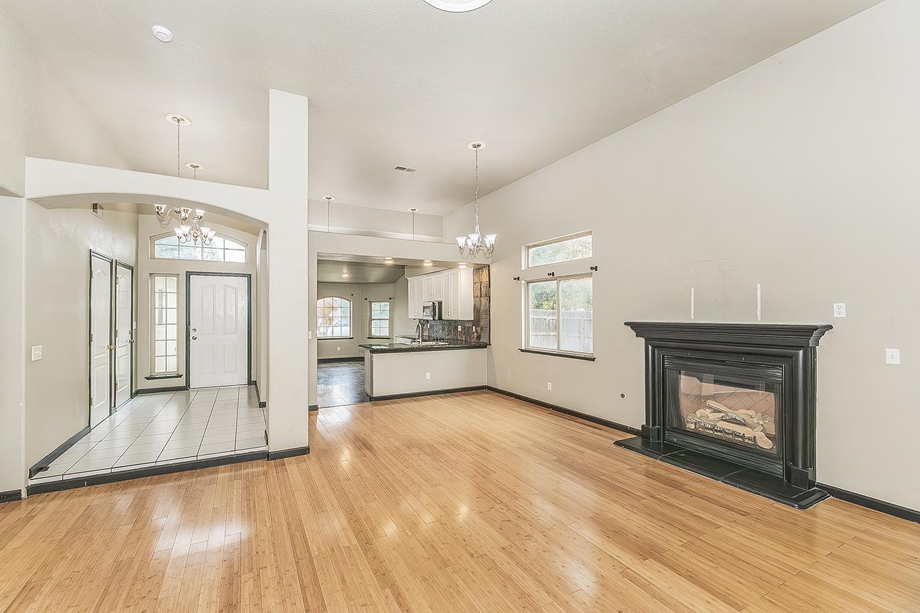 2829 E Decatur Ave, Fresno, CA 93720