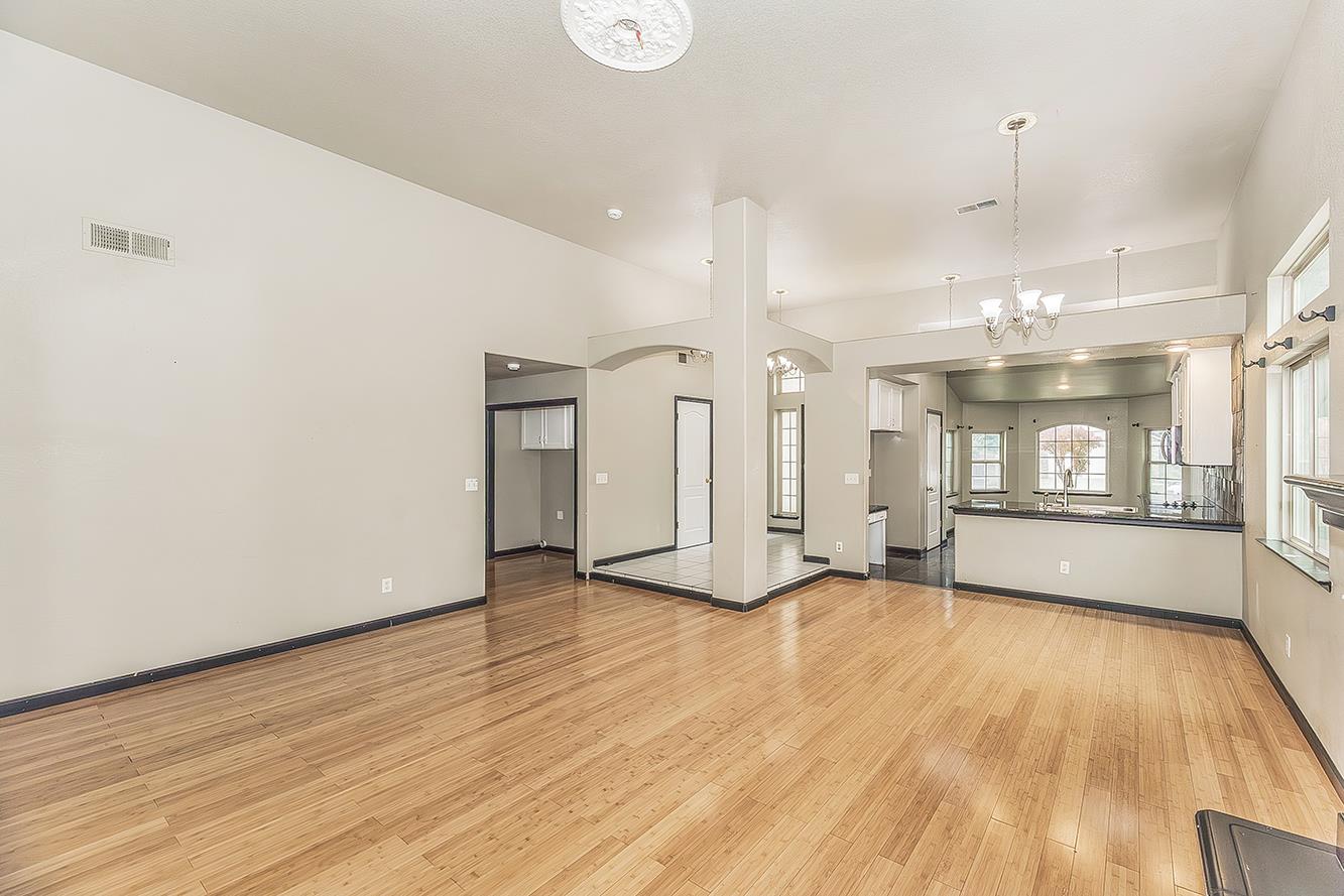 2829 E Decatur Ave, Fresno, CA 93720