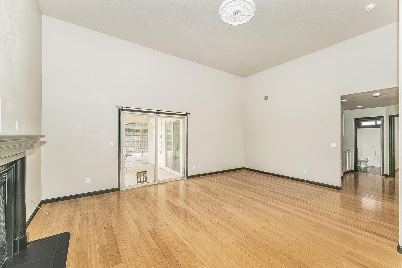 2829 E Decatur Ave, Fresno, CA 93720