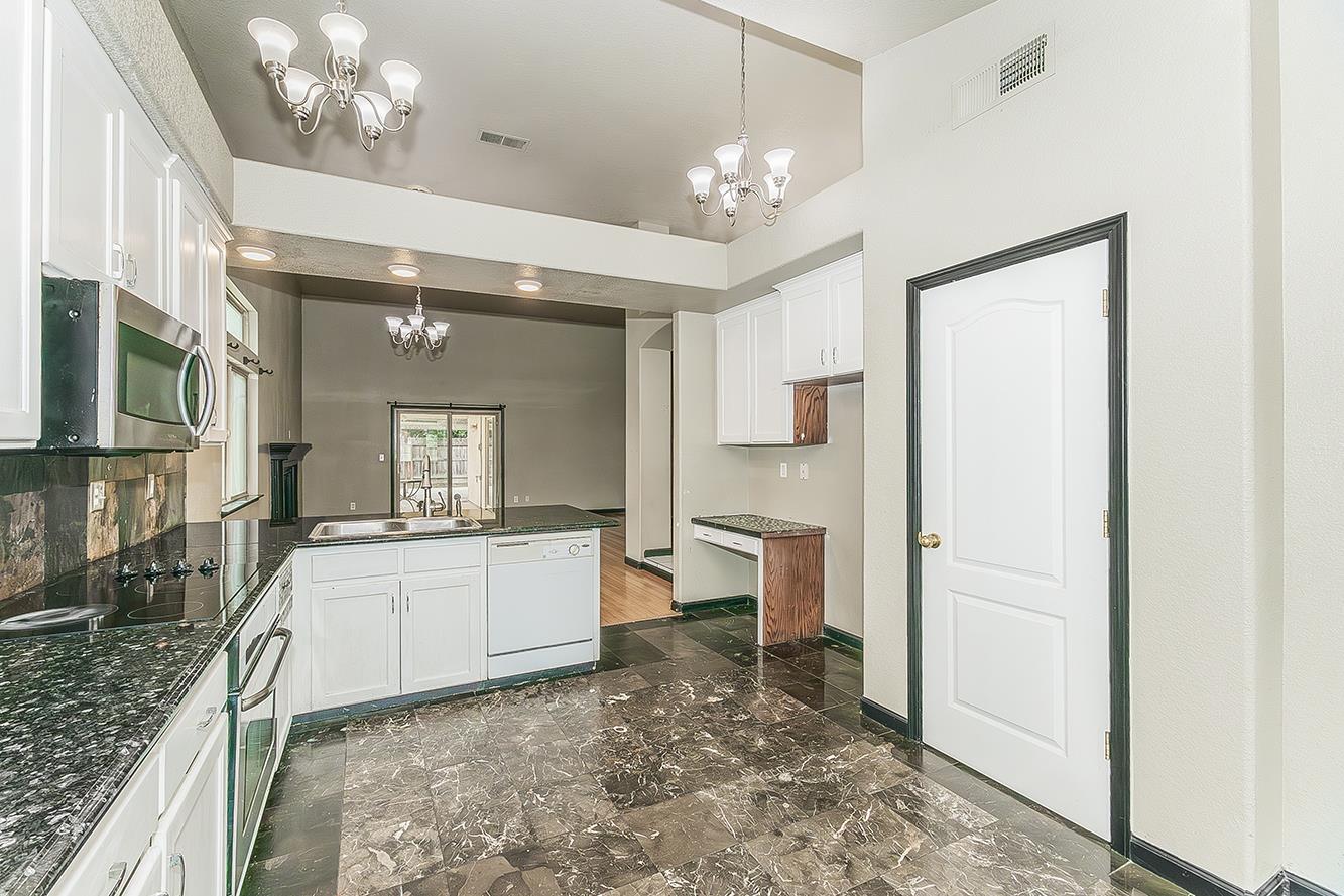 2829 E Decatur Ave, Fresno, CA 93720