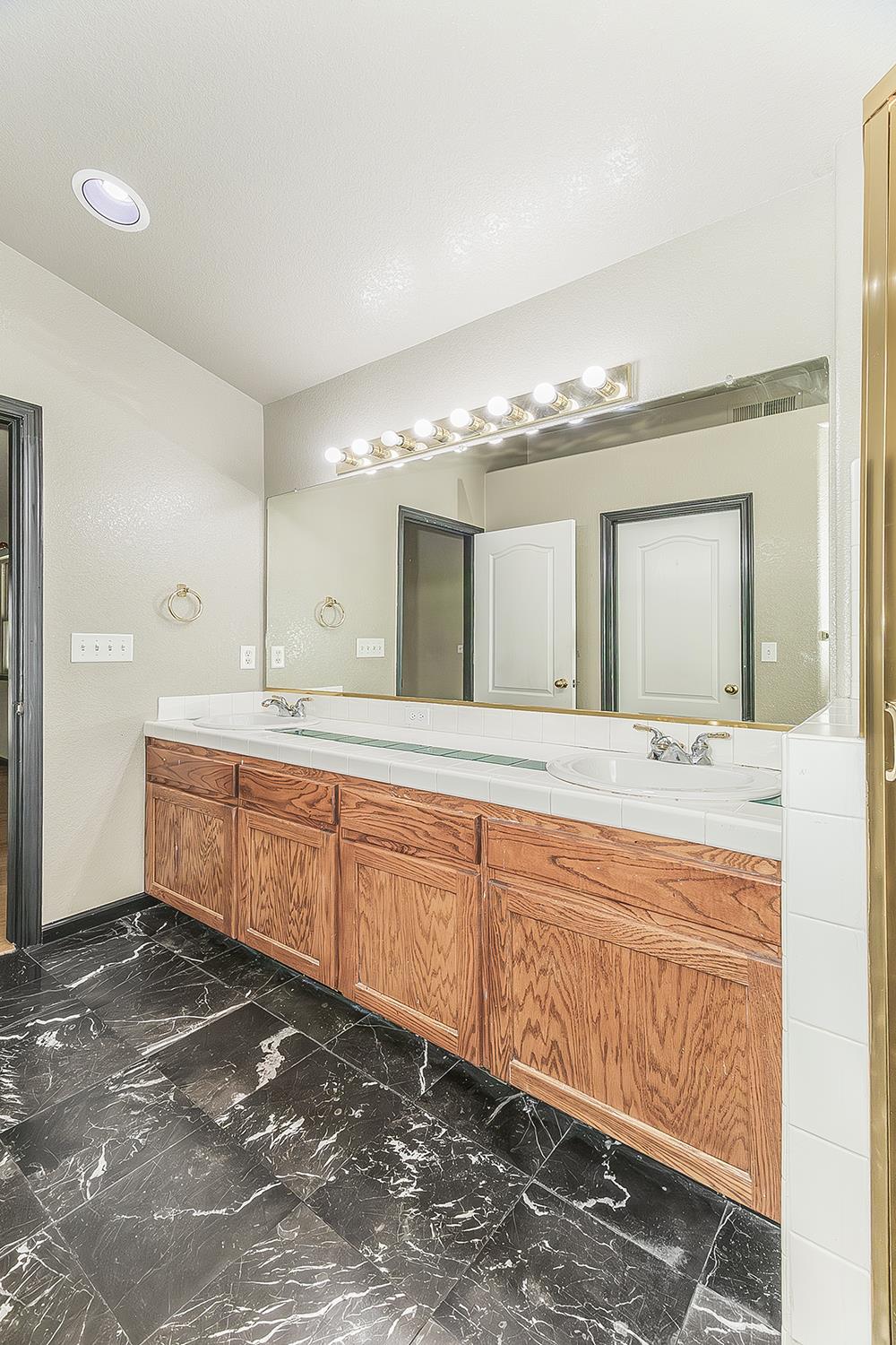 2829 E Decatur Ave, Fresno, CA 93720