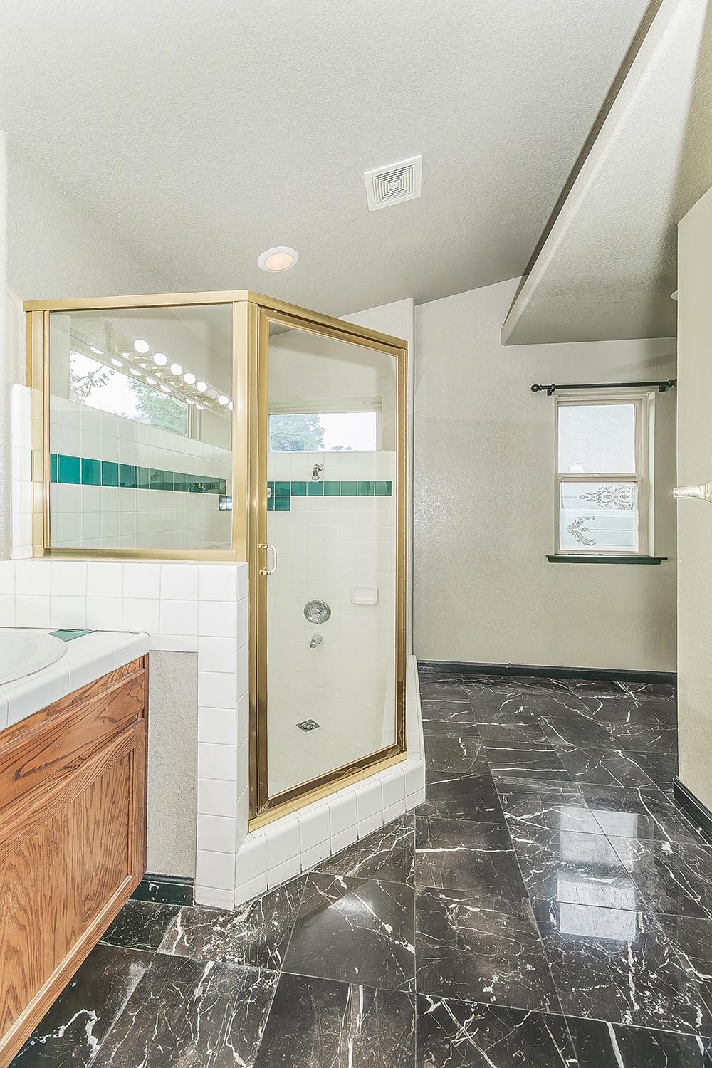 2829 E Decatur Ave, Fresno, CA 93720