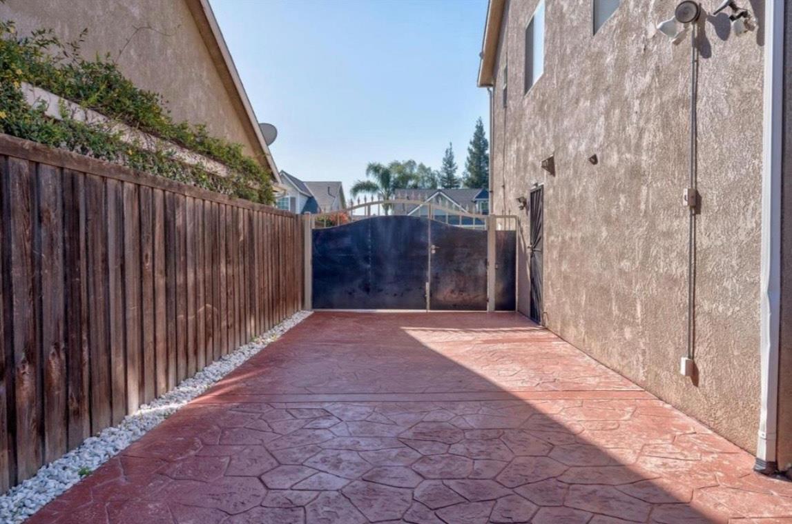 4774 W Oswego Ave, Fresno, CA 93722