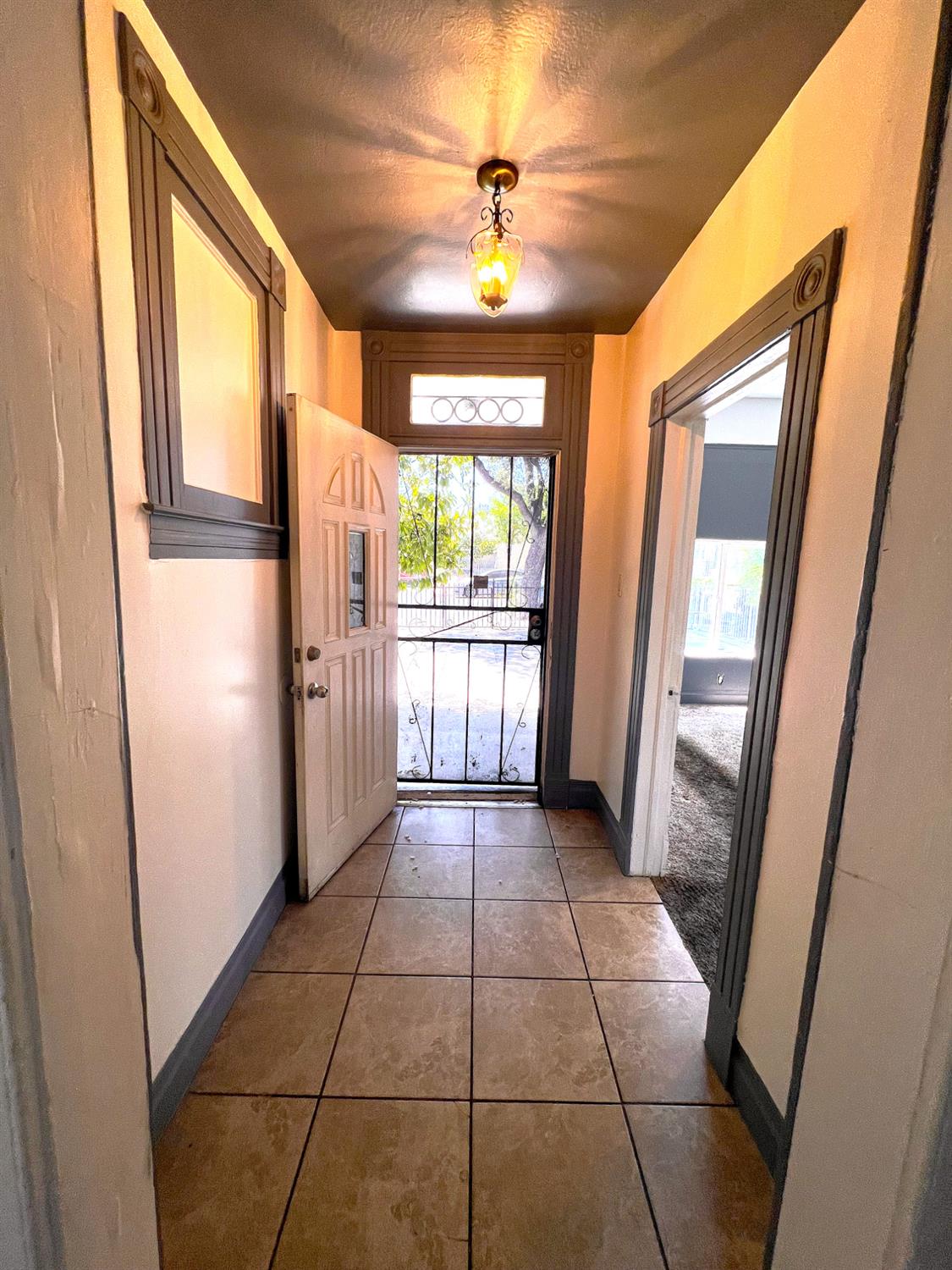 3223 E Madison Ave, Fresno, CA 93702