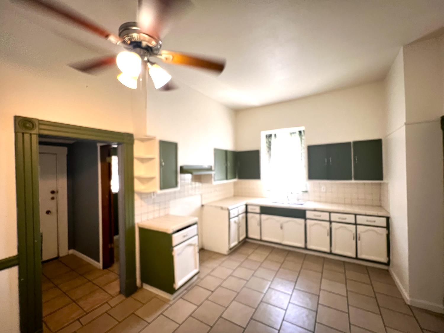 3223 E Madison Ave, Fresno, CA 93702