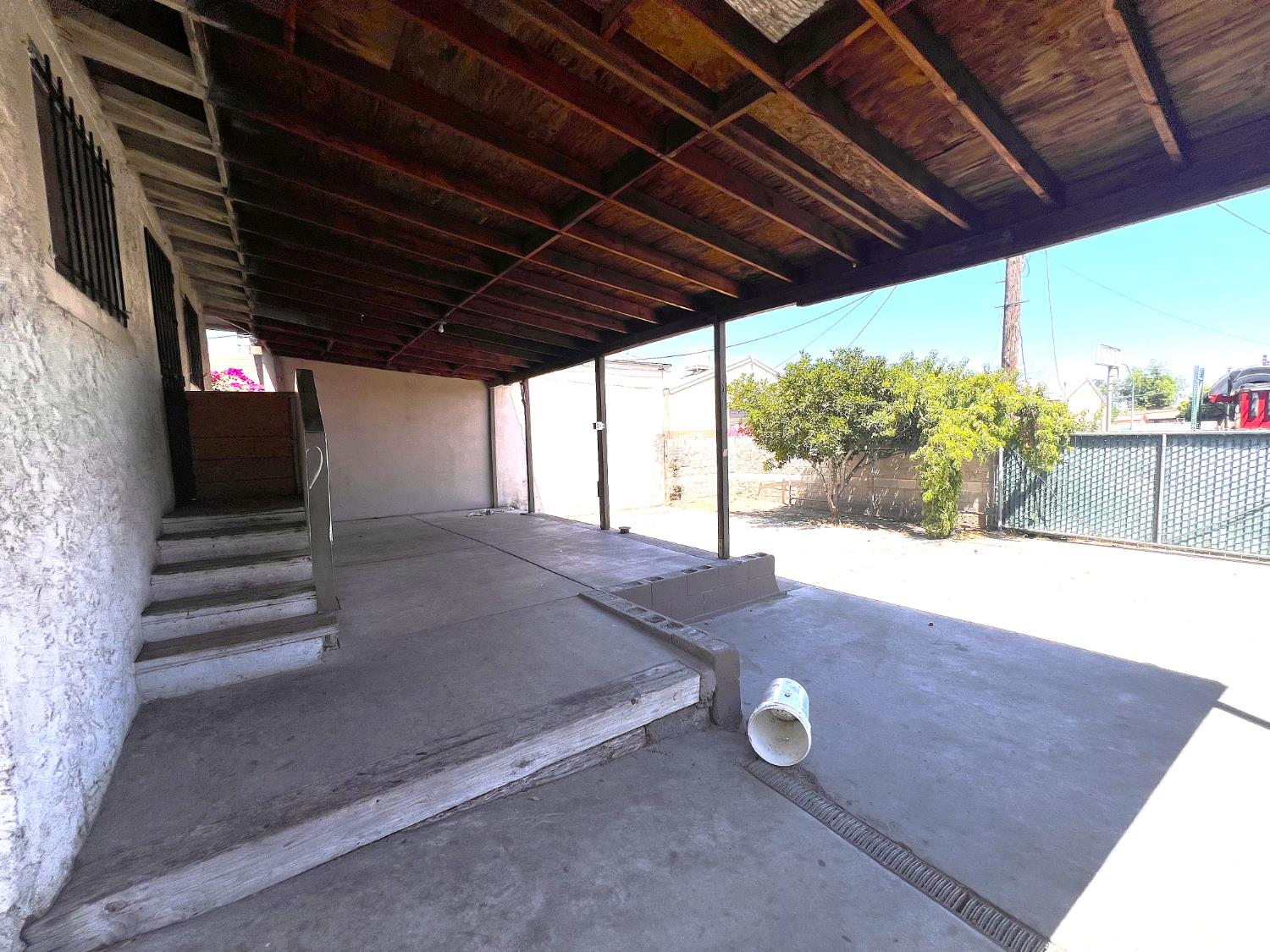 3223 E Madison Ave, Fresno, CA 93702