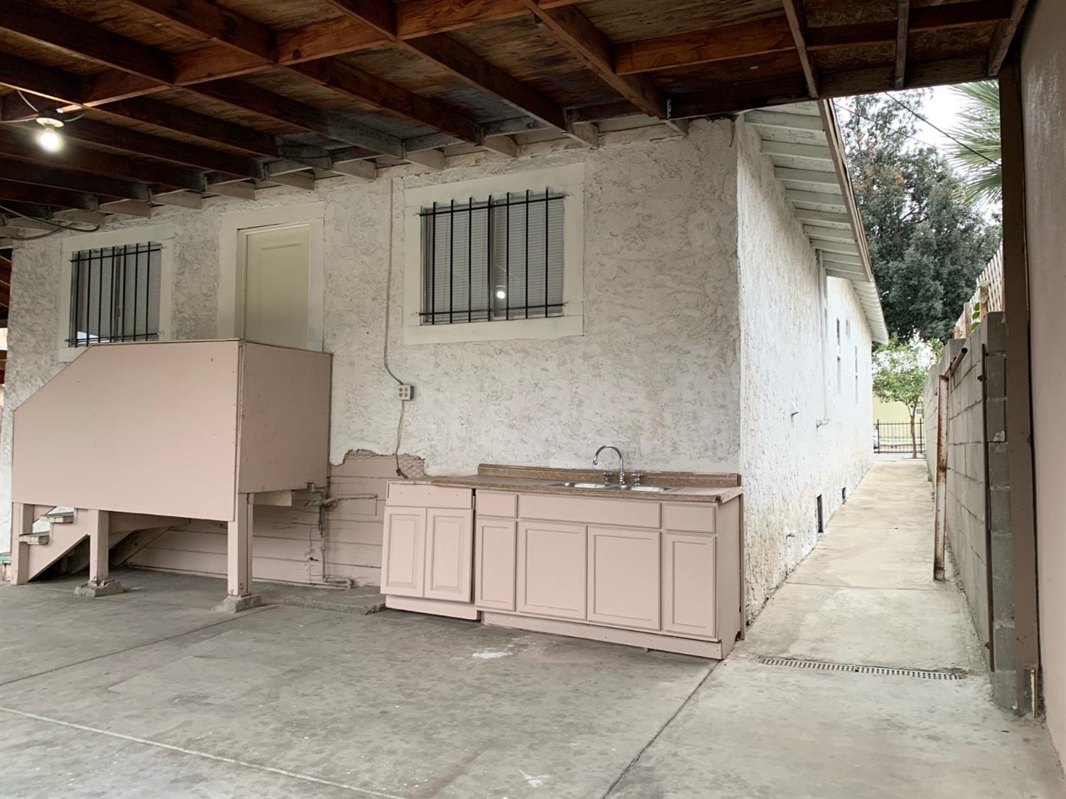 3223 E Madison Ave, Fresno, CA 93702